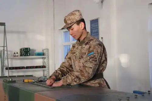  大学生士兵苏稳握得住笔杆子,也扛得起枪杆子