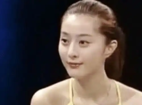  范冰冰年轻时长什么样看到她无美颜滤镜的旧照,这脸真的是老天爷赏饭吃