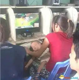  每日轻松一刻房事龙与某女星昔日荒唐照大曝光