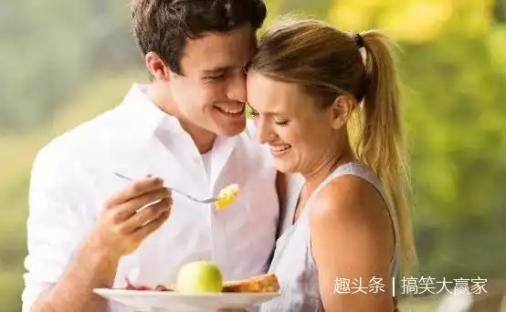  搞笑段子兄弟,第9次被美女拒绝,发誓从此不恋爱