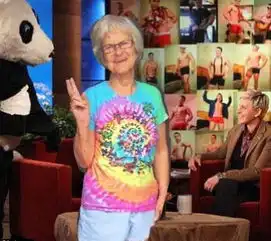 美调皮奶奶网晒幽默照受追捧  美调皮奶奶网晒幽默照受追捧