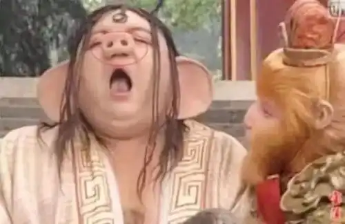  影视剧中那些让人捧腹的画面,乾隆你怎么突然点了枝烟
