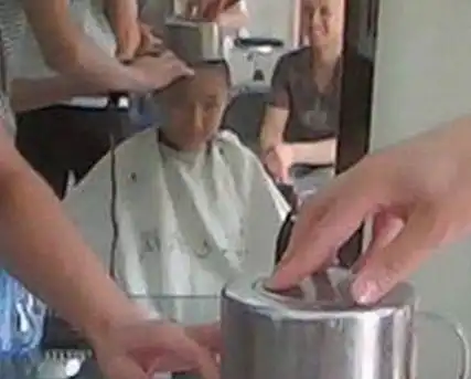  搞笑图片宿舍太热,画了个空调