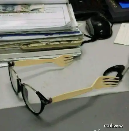  幽默搞笑段子集哈哈哈哈哈哈,你们两个能尊重一下我的感受吗