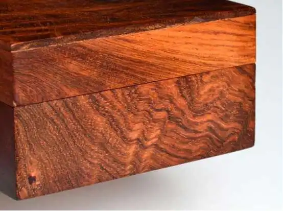  海南黄花梨与越南黄花梨有神区别怎么鉴别海南黄花梨呢