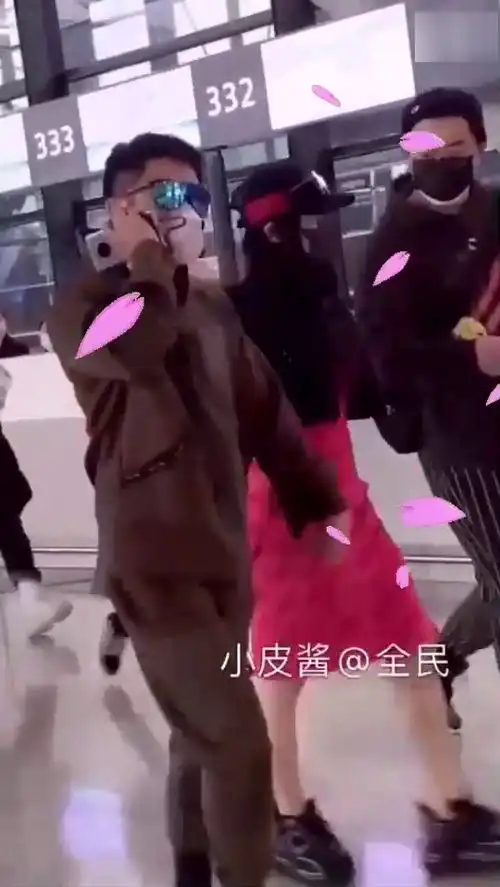  搞笑视频邹市明冉莹颖拳王邹市明与爱妻冉莹颖好恩爱呀