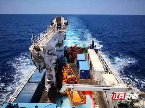  湖南功夫海牛之父万步炎铸国之重器,在碧海深蓝里钻出世界第一