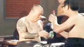  爆笑小胖,为了钱把亲爹给出卖了啊