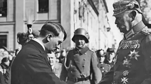 希特勒人生中,有三个人很特殊,一个是害怕的人另两个是佩服的人  希特勒人生中,有三个人很特殊,一个是害怕的人另两个是佩服的人