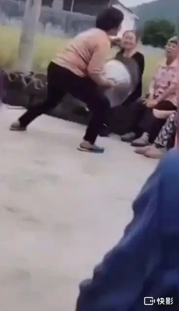  敲锣打鼓,花样百出