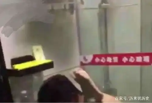 抖音又爆不雅视频男女卫生间内大战,场面简直不堪入目  抖音又爆不雅视频男女卫生间内大战,场面简直不堪入目