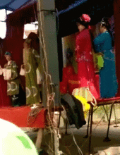 搞笑动图gif你这赛车是纸做的吧,真是醉了  搞笑动图gif你这赛车是纸做的吧,真是醉了