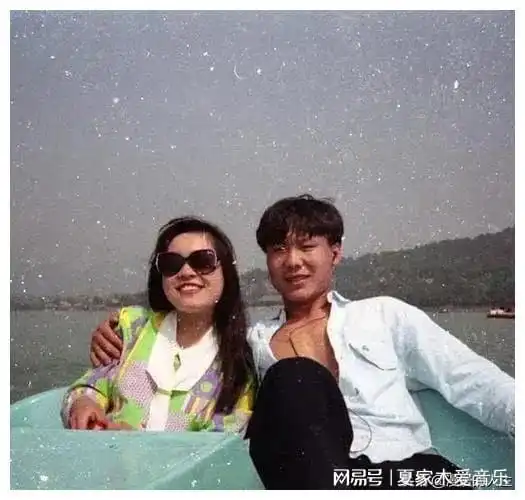  当年我无意搞砸女同学相亲,隔天她让我假扮男友,我意外收获爱情