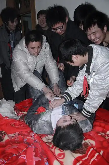 周润发洞房照曝光实拍80后闹洞房离奇招数6326357教育图片库大视野  周润发洞房照曝光实拍80后闹洞房离奇招数6326357教育图片库大视野