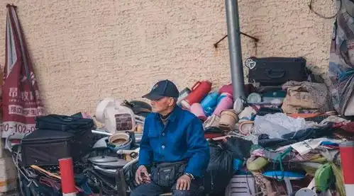 大爷国庆假期这样处理废品,得知收入后,月入过万的我想去收废品  大爷国庆假期这样处理废品,得知收入后,月入过万的我想去收废品