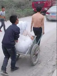  十则笑话最近天天下雨,内裤没干,索性今天上班就不穿内裤了