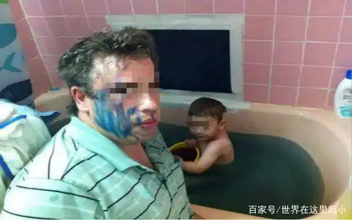  8岁熊孩子任性拉扯女顾客头发,还抢其手机,路人帮忙怒怼熊家长