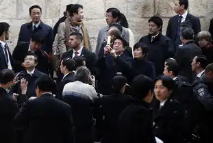 安倍参观犹太人大屠杀纪念馆称决不能重演悲剧  安倍参观犹太人大屠杀纪念馆称决不能重演悲剧