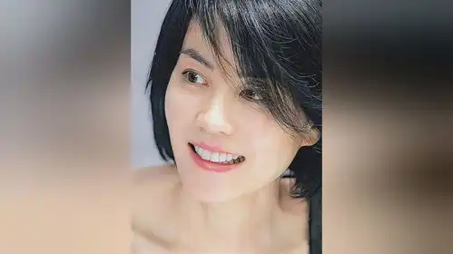  王朔在节目中聊起王菲,曾经有个大款想给她买表,王菲回了7