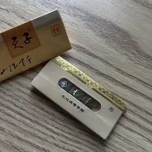  烟卡迷住小学生追捧和天下香烟,商家百元打包卖