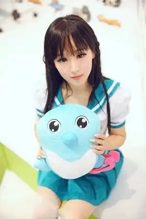  搞笑趣图gif各位姑娘,让一下呗,我要看球赛了