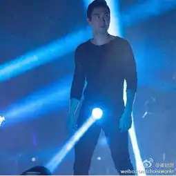  王思聪转发崔始源搞怪照笑喷网友老公又调皮