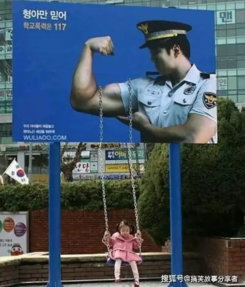  搞笑段子搞笑gif图片你溜猫遛狗,大妈溜鸭,美女真会玩