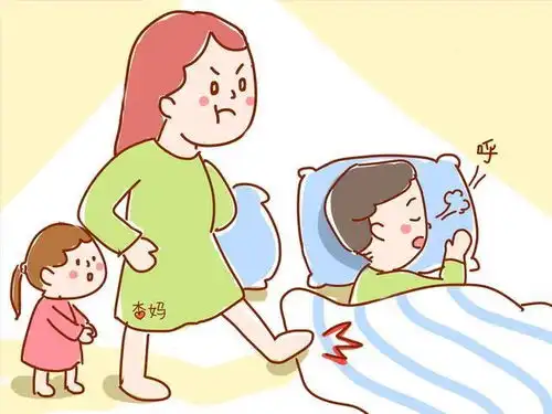  爸爸打呼噜,把宝宝吓哭,接下来宝宝的表现好搞笑