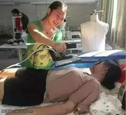  搞笑图片胸太大也是个累赘,不如烫平了