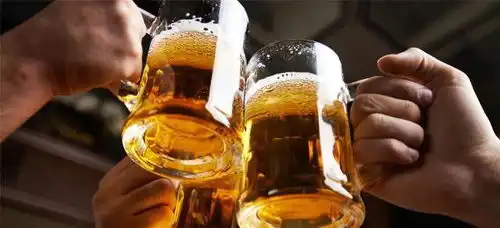  4个身体异常,若持续一段时间,那要留意了,肝可能让你戒酒