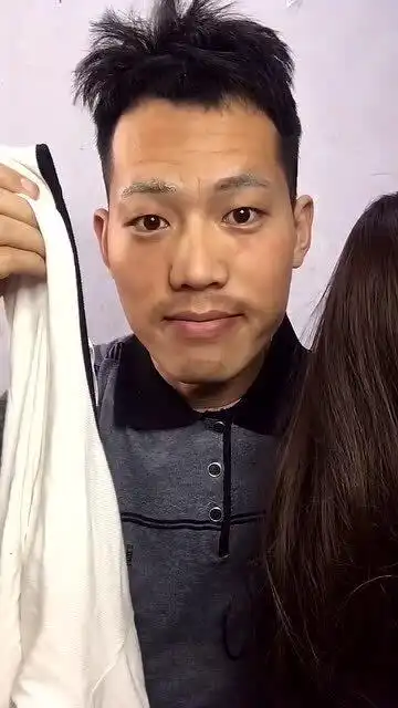  男子的逆天化妆术