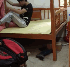  搞笑gif段子猫怎么也飞不出,花花的世界