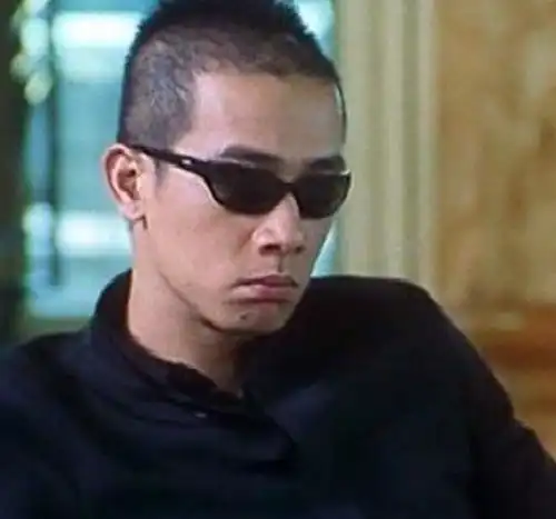  马上就成为小向太的应采儿,为何转身嫁给只比父亲小6岁的陈小春