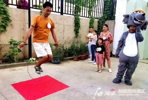  社区运动会父亲节爸气十足端午节龙舟竞发