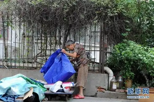 收废品老人图片