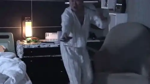  搞笑娱乐大盘点潘长江一个人看电影,光看他的表情就