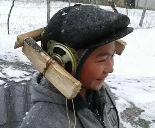  搞笑图片大哥,你到底有多怕热啊,这么多电风扇