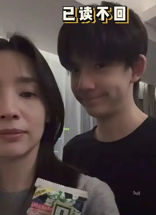  董洁带儿子拍杂志封面,培养其出道演戏,网友吐槽不如小时候好看