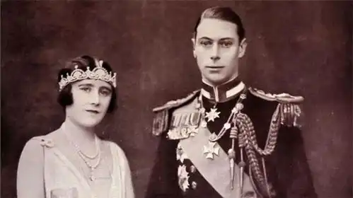 以德服人女王母亲王太后,辅佐两代君王,深受英国民众爱戴  以德服人女王母亲王太后,辅佐两代君王,深受英国民众爱戴