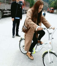  搞笑gif动态图,过完这个桥你就等分手吧