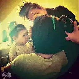  陈茵媺凌晨5点起床化妆女儿监工表情可爱