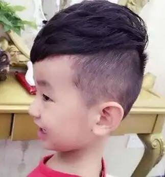 男宝宝帅气发型图片,小男孩子时尚流行好看的发型图片  男宝宝帅气发型图片,小男孩子时尚流行好看的发型图片