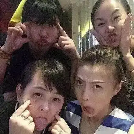  搞笑图片六根火腿肠,是不是很可口