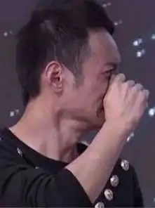 何炅海涛吴昕为李维嘉庆生,被问及女友问题嘉爷这样回应  何炅海涛吴昕为李维嘉庆生,被问及女友问题嘉爷这样回应