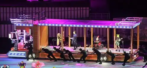  布袋寅泰东京残奥会开幕式演奏吉他引起热烈反响