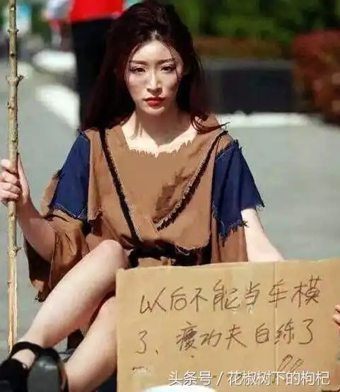 妹子,第一次见人这样坐电梯  妹子,第一次见人这样坐电梯