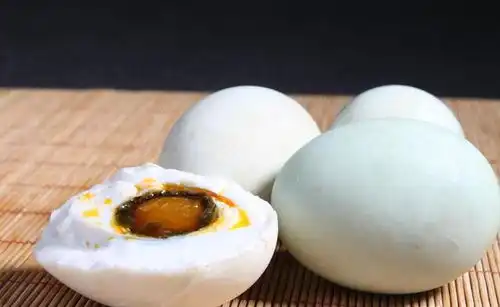  鸡蛋鸭蛋鹅蛋鹌鹑蛋,哪种更有营养提醒3种蛋尽量少吃