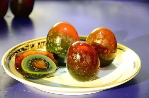  买皮蛋碰到这4种转身走就对了,10元9个也不要,小贩自己都不吃