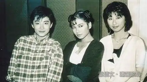  叶倩文赞美爸爸开朗幽默,妈妈漂亮,在她心里,爸妈才是大明星父母