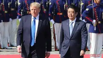  特朗普亚洲行趣闻多打高尔夫安倍跌倒合影搞笑艺人
